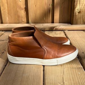 Women’s Country Road ankle booties in a burnt orange brown